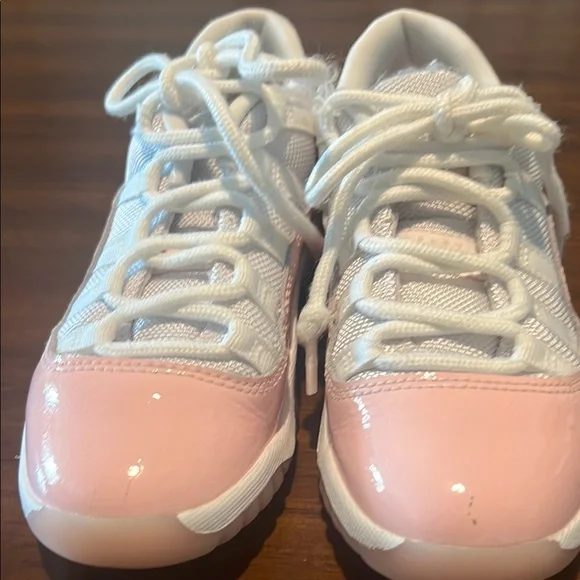 Girls Air Jordan 11 Retro Low - Pink and White - Picture 4 of 6